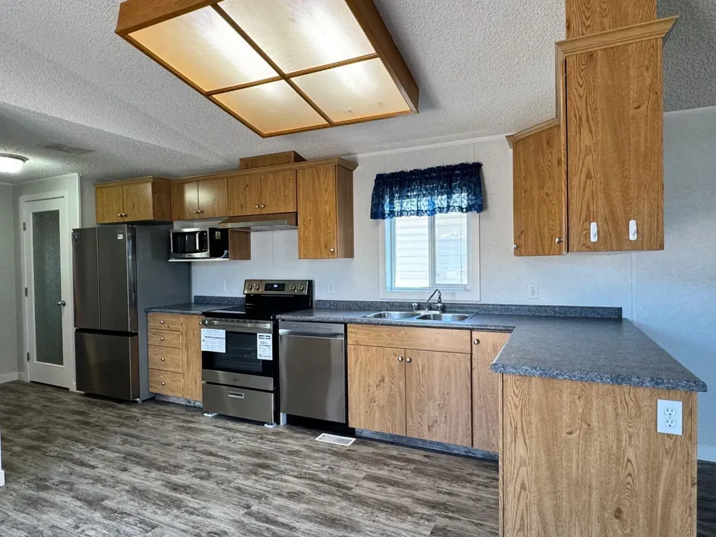 10915 96a Street Clairmont AB T0H 0W3