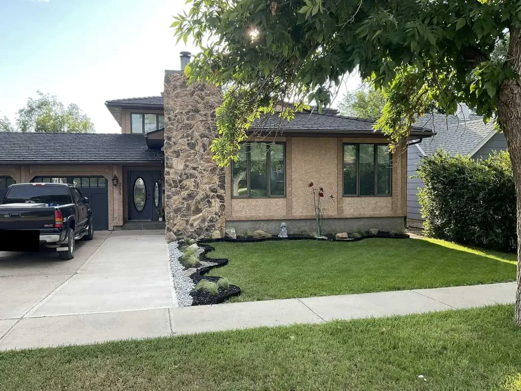 211 4 Avenue SE Three Hills AB T0M2A0