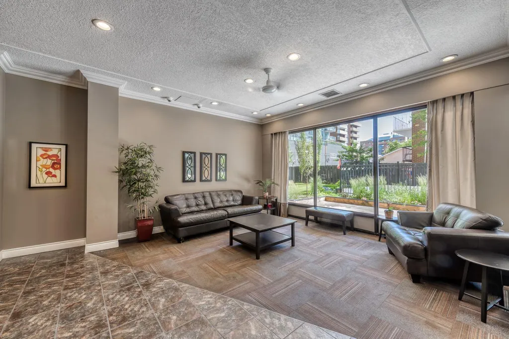 1330 15 Avenue SW Calgary AB T3C 3N7