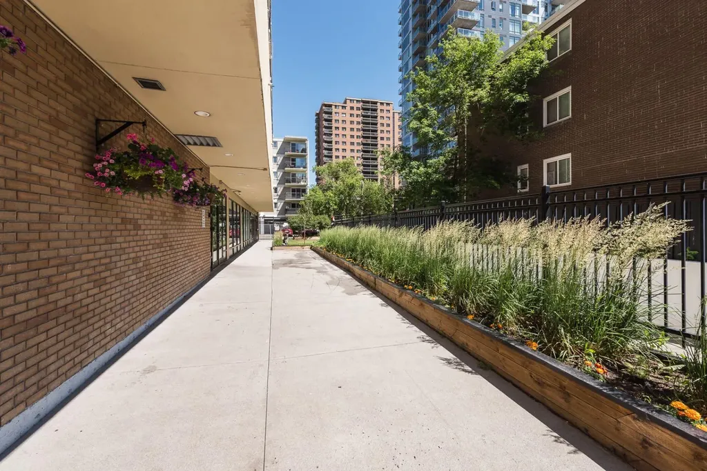 1330 15 Avenue SW Calgary AB T3C 3N7