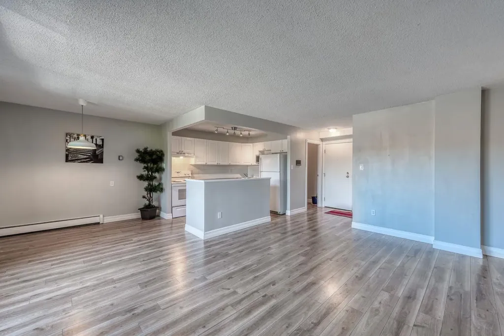 1330 15 Avenue SW Calgary AB T3C 3N7