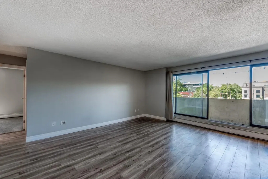 1330 15 Avenue SW Calgary AB T3C 3N7