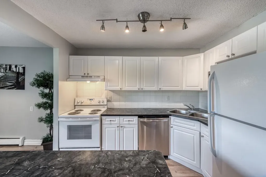 1330 15 Avenue SW Calgary AB T3C 3N7