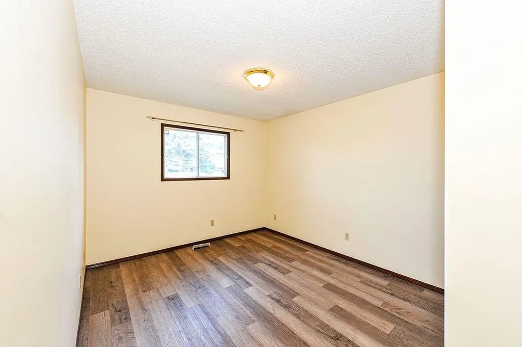 4310B 65 Street Camrose AB T4V 2J5