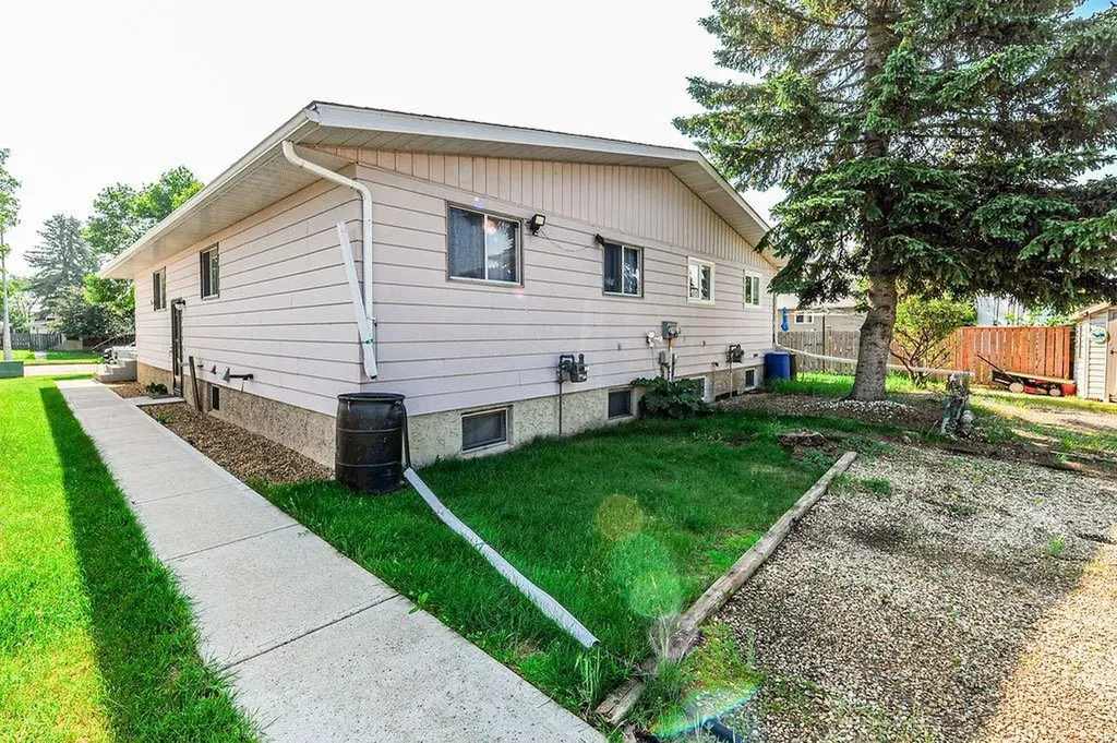 4310B 65 Street Camrose AB T4V 2J5