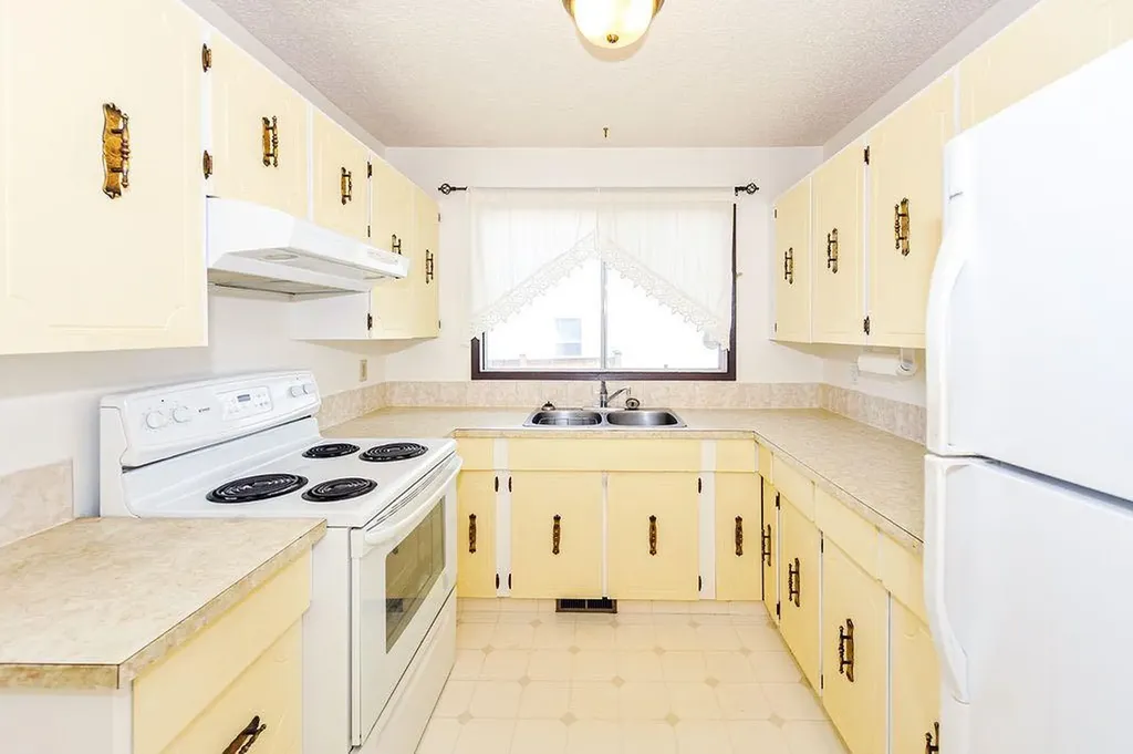 4310B 65 Street Camrose AB T4V 2J5
