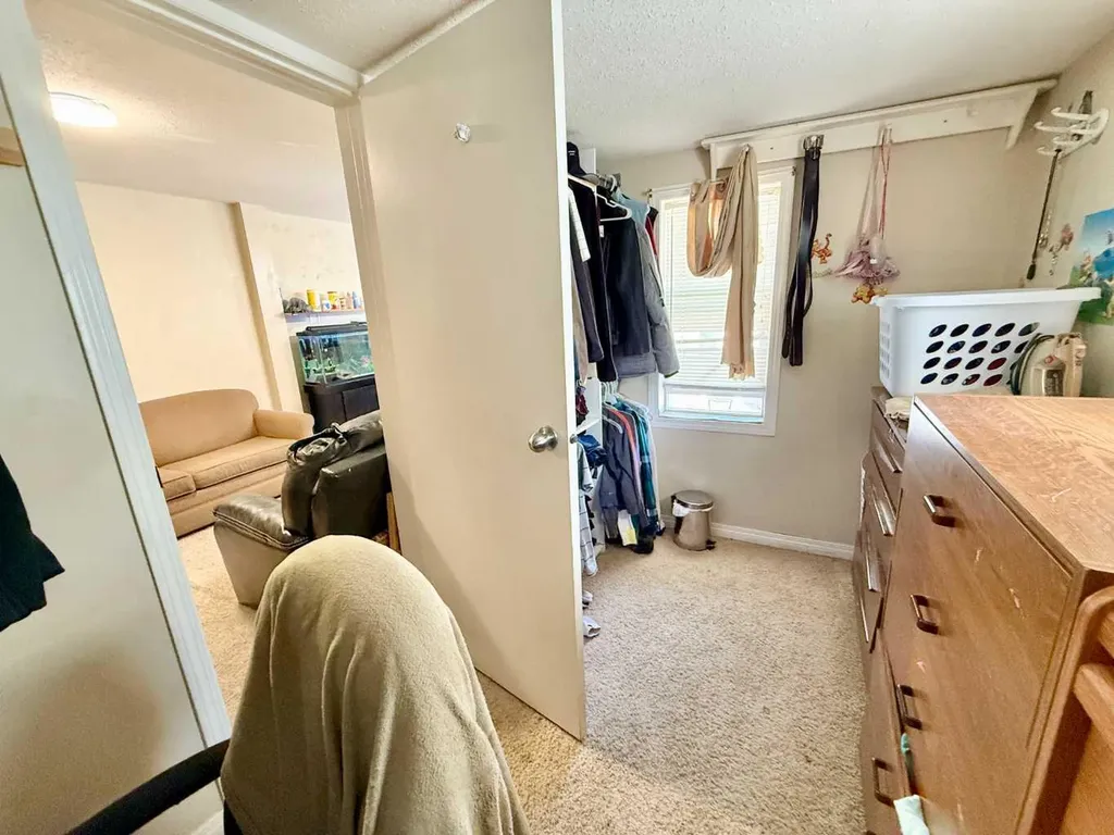 1220 7 Street N Lethbridge AB T1H 1Y9
