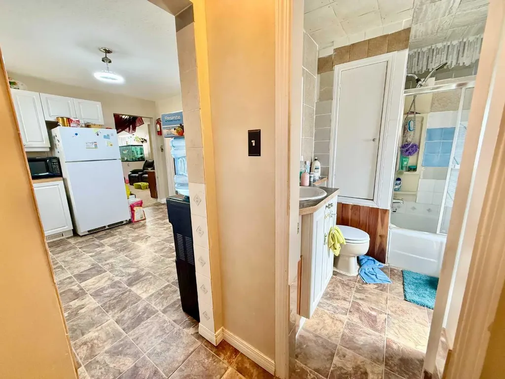 1220 7 Street N Lethbridge AB T1H 1Y9