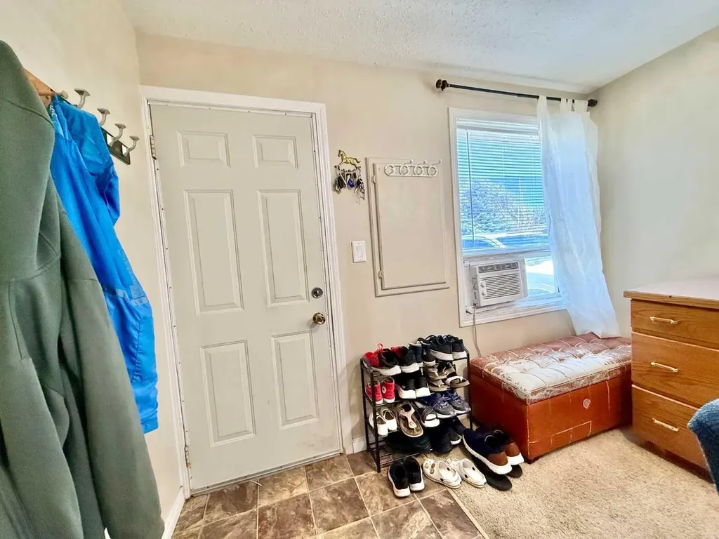1220 7 Street N Lethbridge AB T1H 1Y9