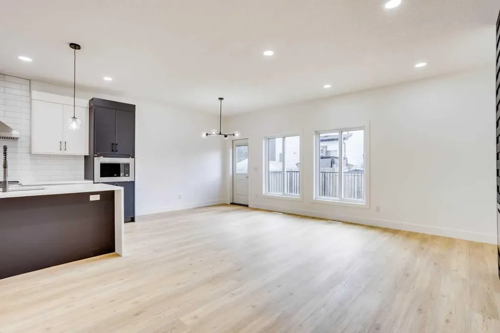173 Aldergrove Avenue Fort Mcmurray AB T9J 1E6