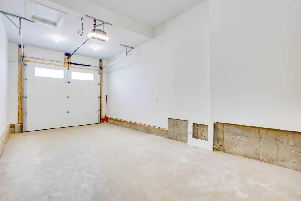 173 Aldergrove Avenue Fort Mcmurray AB T9J 1E6