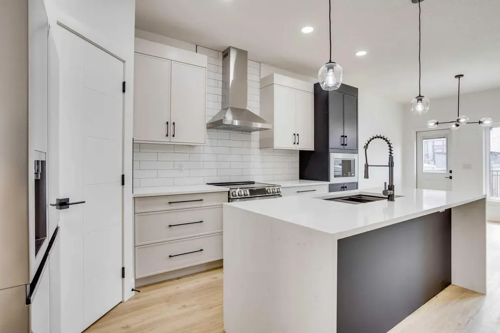 173 Aldergrove Avenue Fort Mcmurray AB T9J 1E6