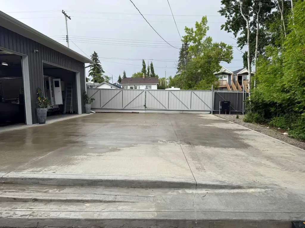 2023 20 Avenue Bowden AB T0M0K0