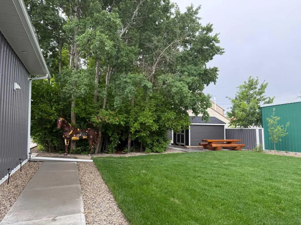 2023 20 Avenue Bowden AB T0M0K0