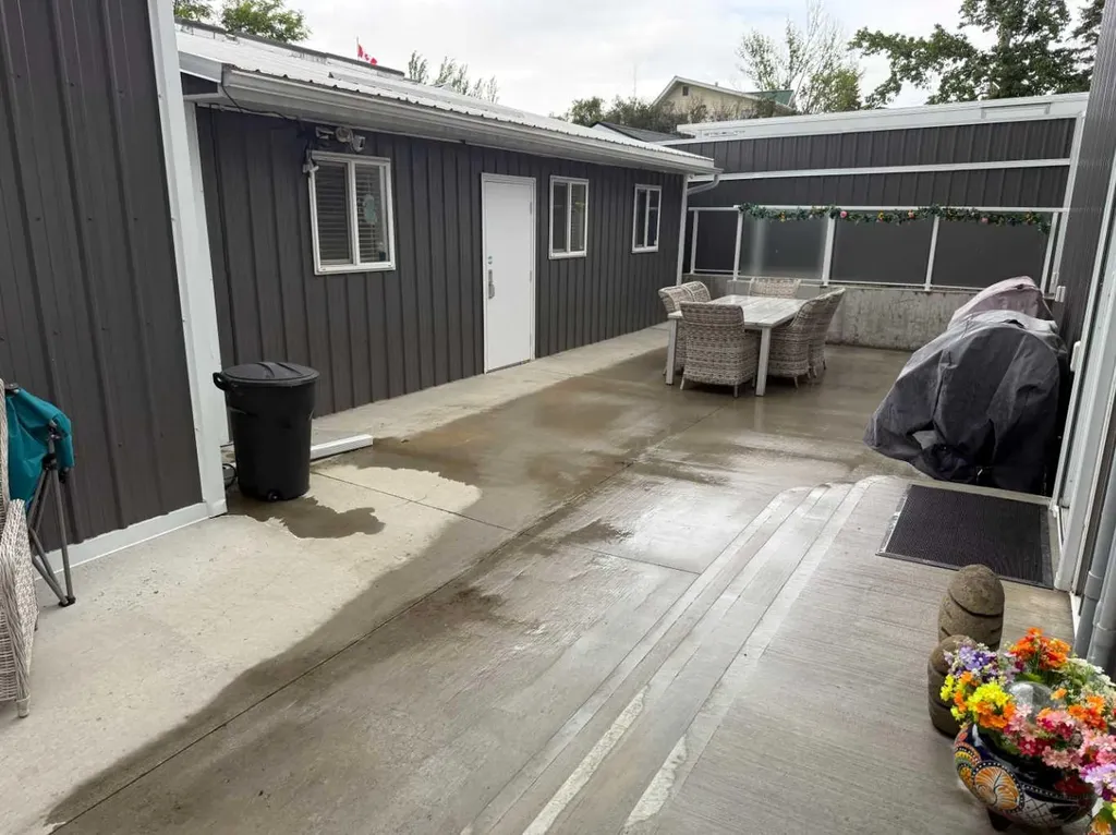 2023 20 Avenue Bowden AB T0M0K0