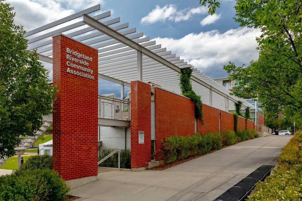 532 5 Avenue NE Calgary AB T2E 0L2