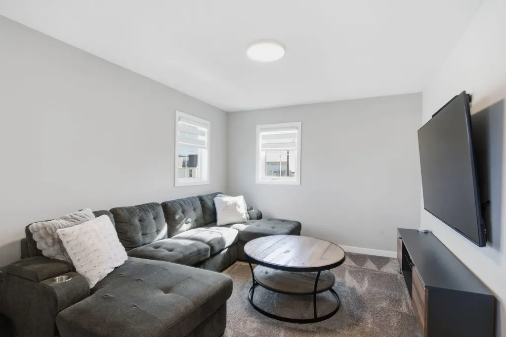 601 Reynolds Crescent SW Airdrie AB T4B5G1