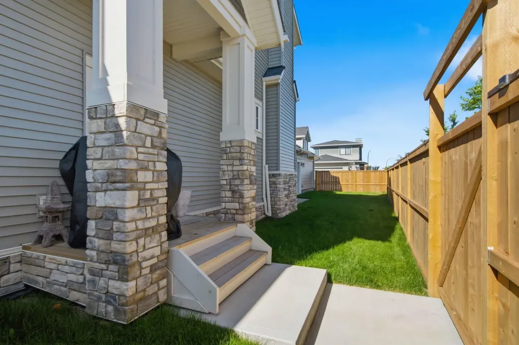 601 Reynolds Crescent SW Airdrie AB T4B5G1