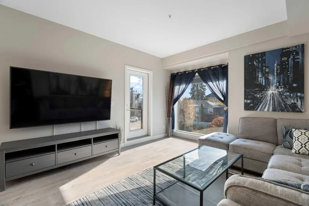 3375 15 Street SW Calgary AB T2T 4A2