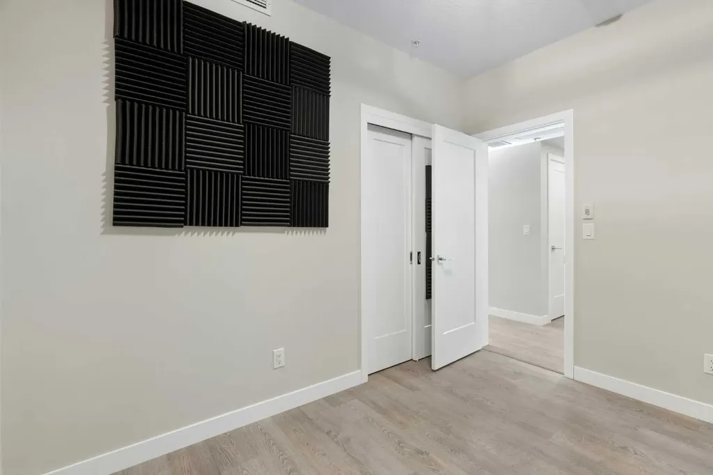 3375 15 Street SW Calgary AB T2T 4A2