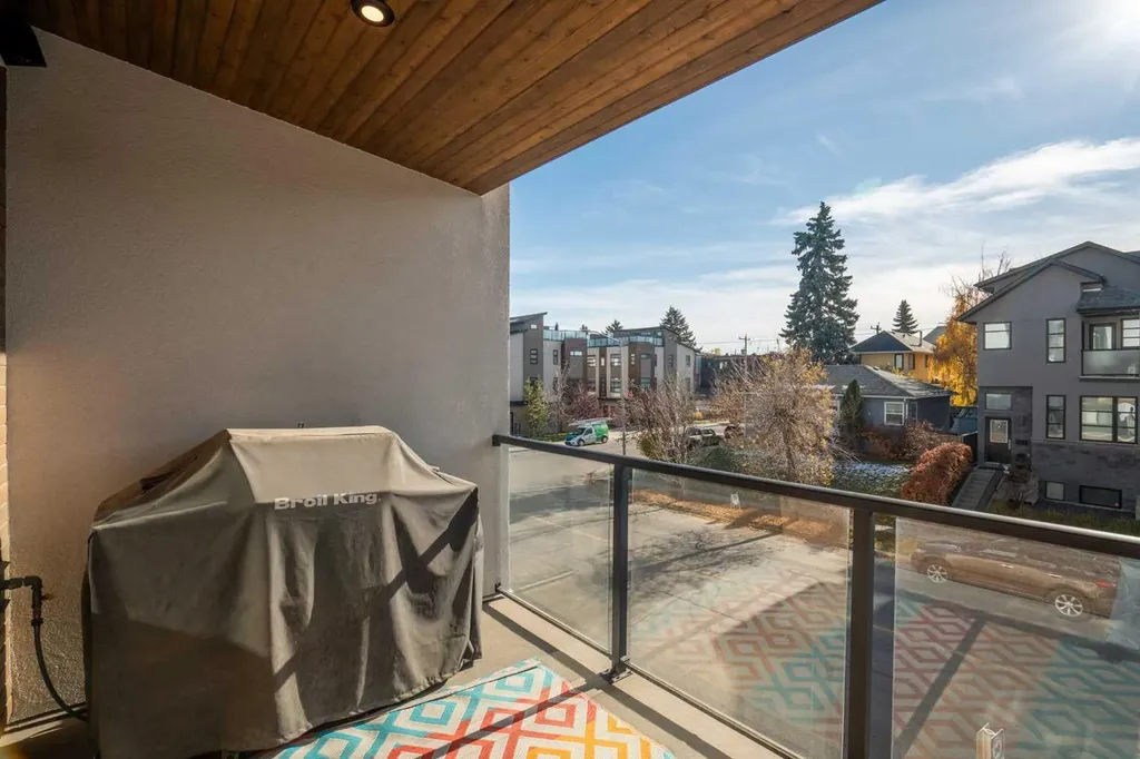 3375 15 Street SW Calgary AB T2T 4A2