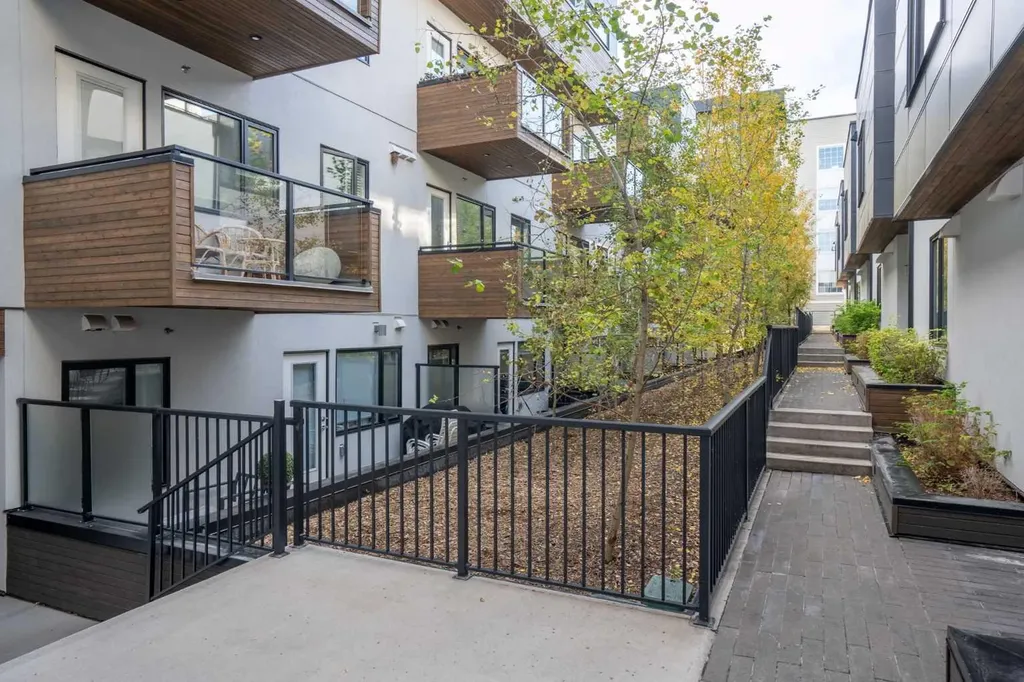 3375 15 Street SW Calgary AB T2T 4A2