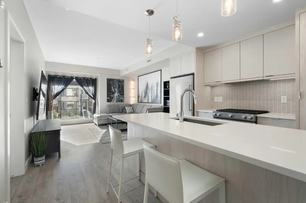 3375 15 Street SW Calgary AB T2T 4A2