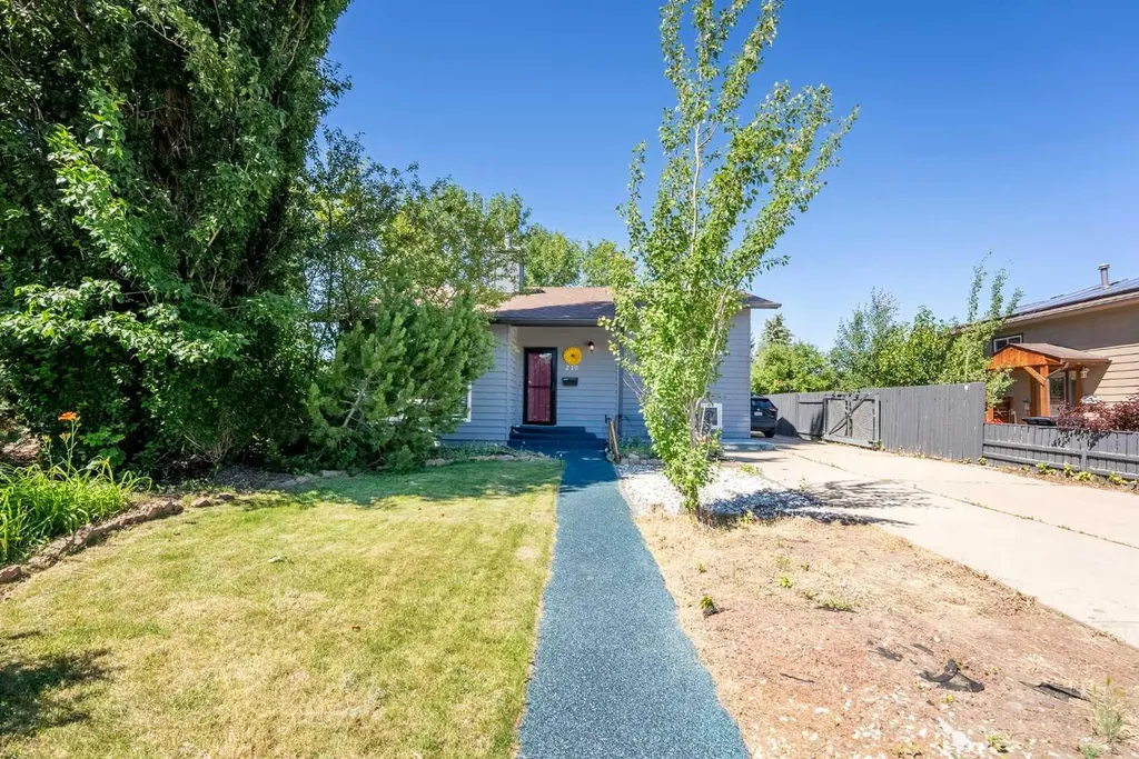210 Ojibwa Place W Lethbridge AB T1K 5K6