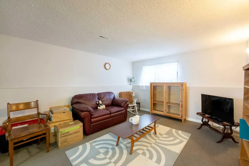 210 Ojibwa Place W Lethbridge AB T1K 5K6