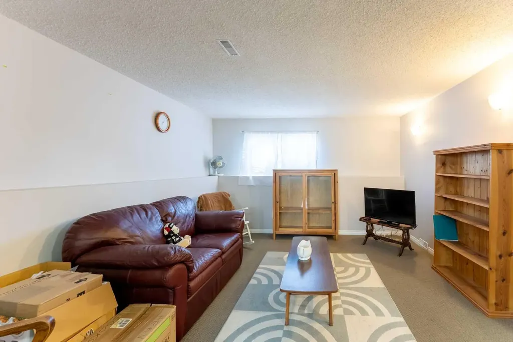 210 Ojibwa Place W Lethbridge AB T1K 5K6