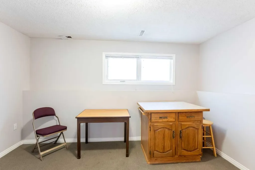 210 Ojibwa Place W Lethbridge AB T1K 5K6
