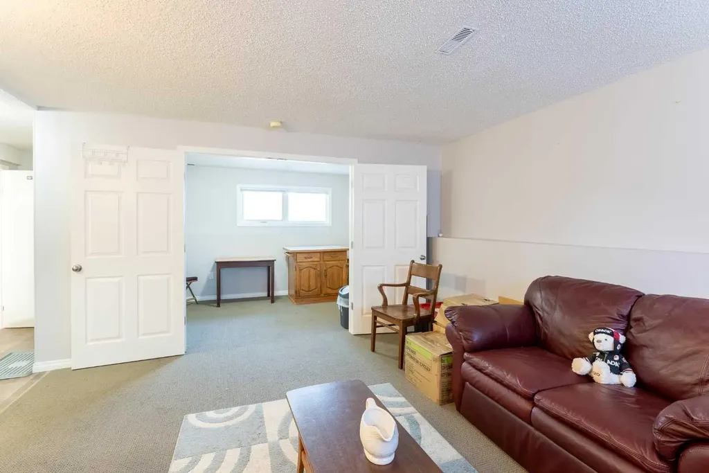 210 Ojibwa Place W Lethbridge AB T1K 5K6