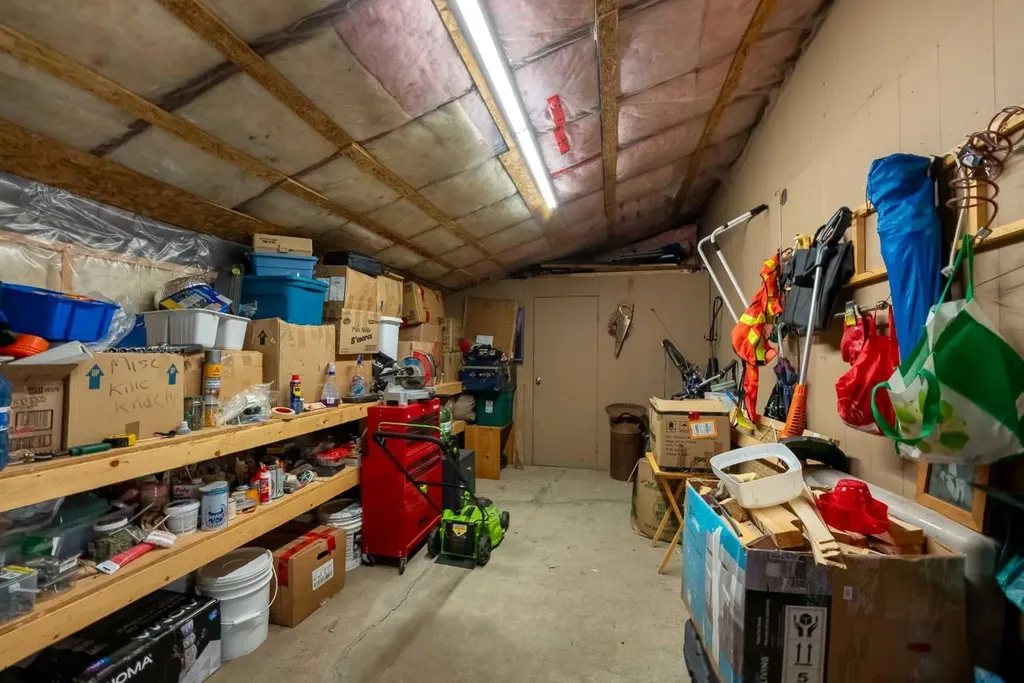 210 Ojibwa Place W Lethbridge AB T1K 5K6
