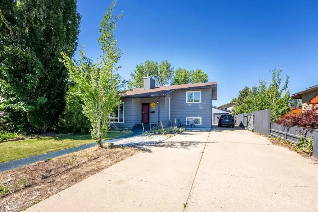 210 Ojibwa Place W Lethbridge AB T1K 5K6