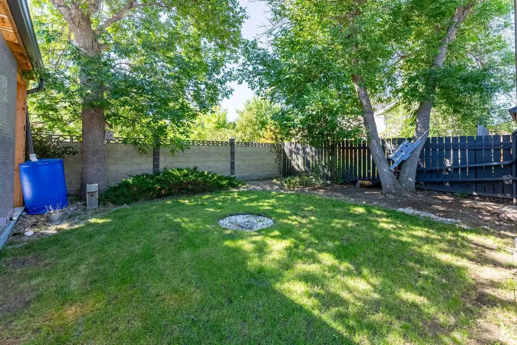 210 Ojibwa Place W Lethbridge AB T1K 5K6