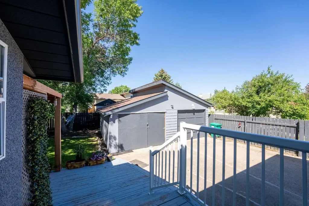 210 Ojibwa Place W Lethbridge AB T1K 5K6