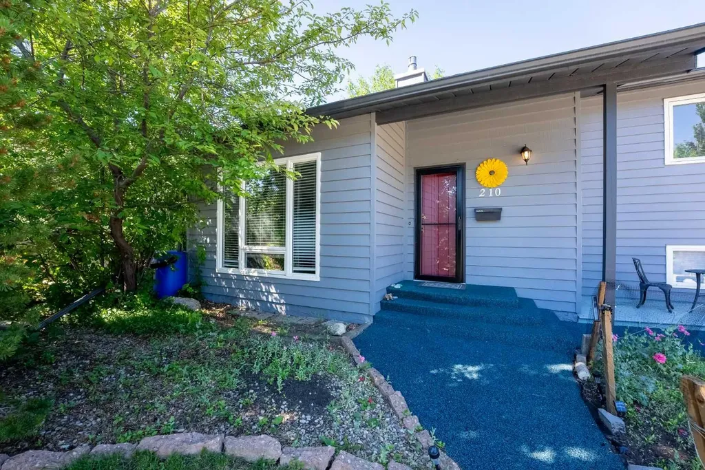 210 Ojibwa Place W Lethbridge AB T1K 5K6