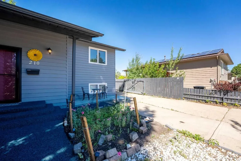 210 Ojibwa Place W Lethbridge AB T1K 5K6
