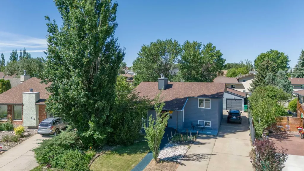 210 Ojibwa Place W Lethbridge AB T1K 5K6