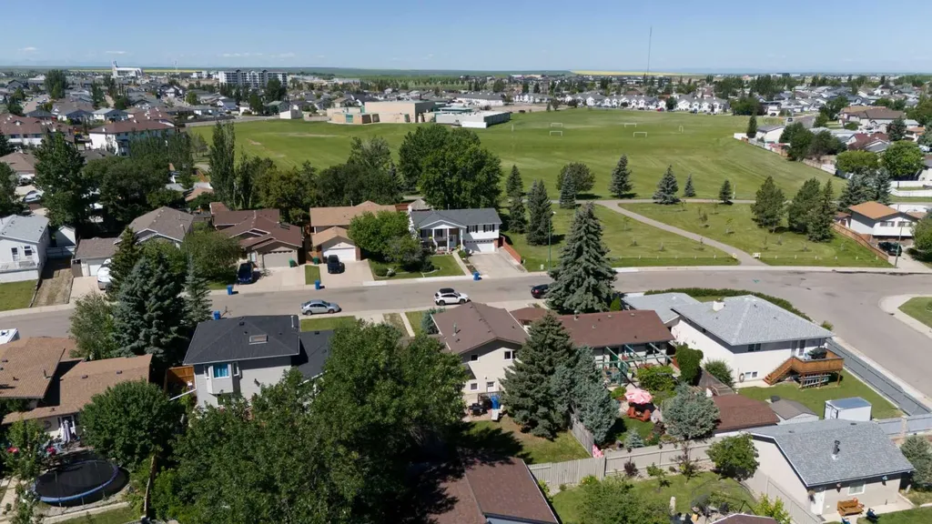210 Ojibwa Place W Lethbridge AB T1K 5K6
