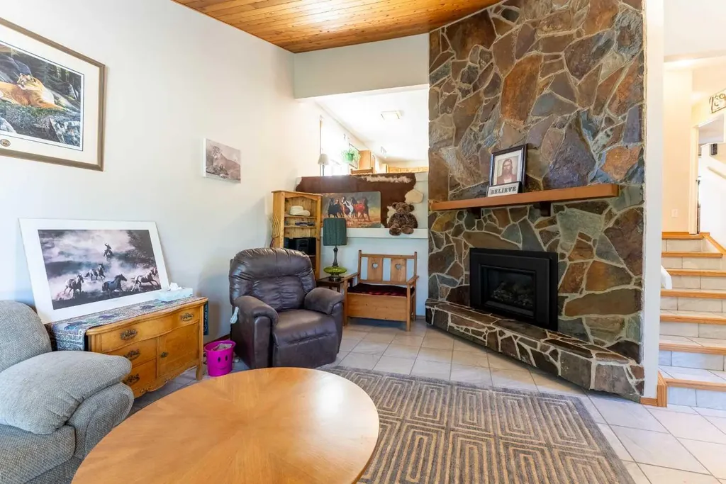 210 Ojibwa Place W Lethbridge AB T1K 5K6