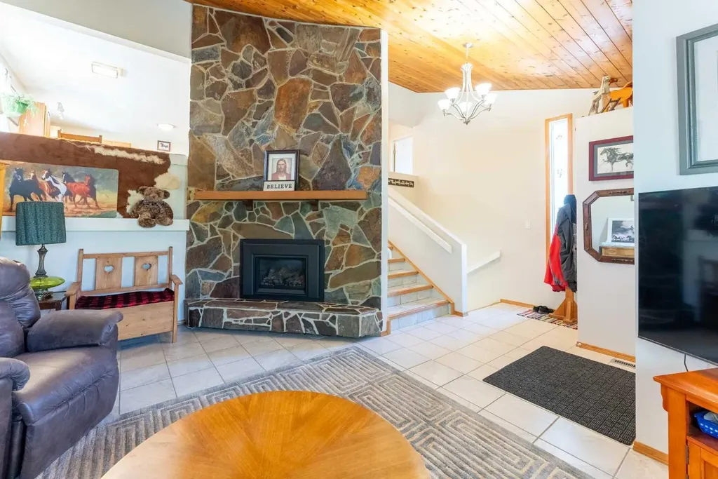 210 Ojibwa Place W Lethbridge AB T1K 5K6