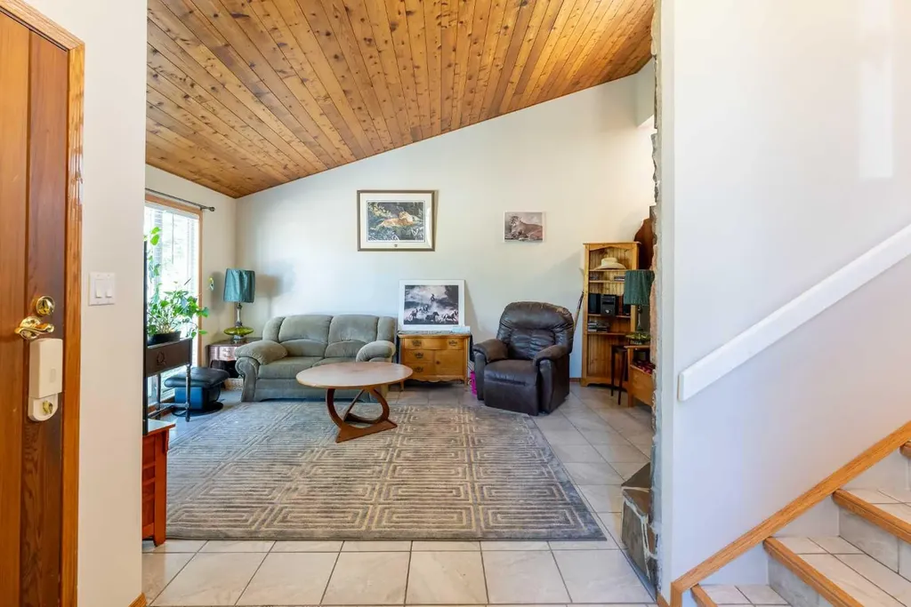 210 Ojibwa Place W Lethbridge AB T1K 5K6