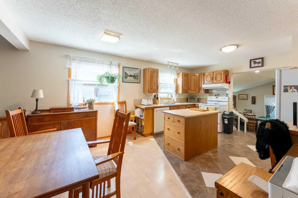 210 Ojibwa Place W Lethbridge AB T1K 5K6