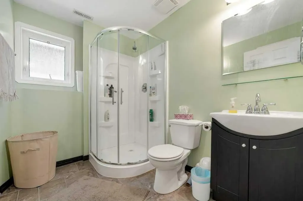 441 Edinburgh Road W Lethbridge AB T1J5A6