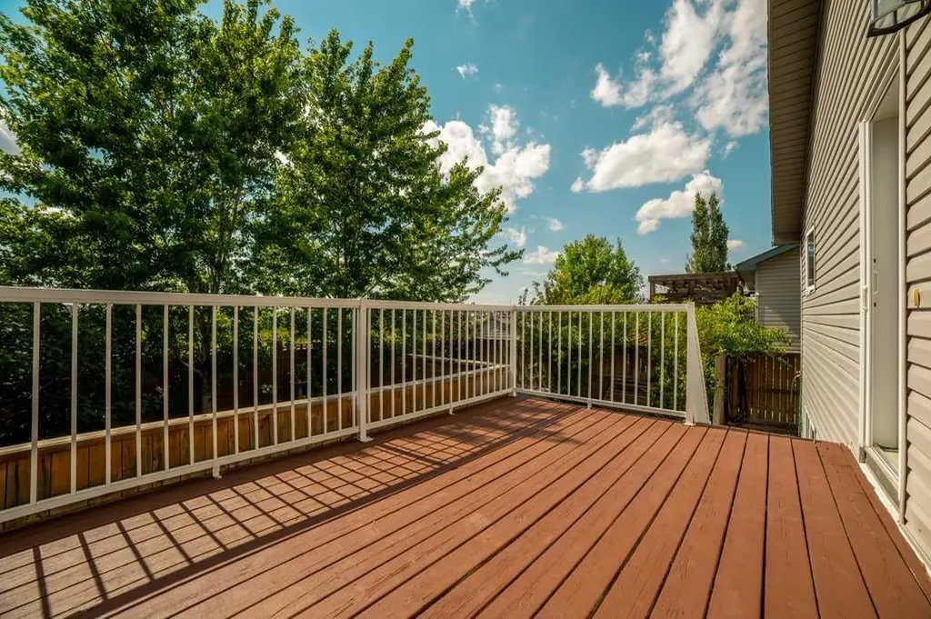 441 Edinburgh Road W Lethbridge AB T1J5A6