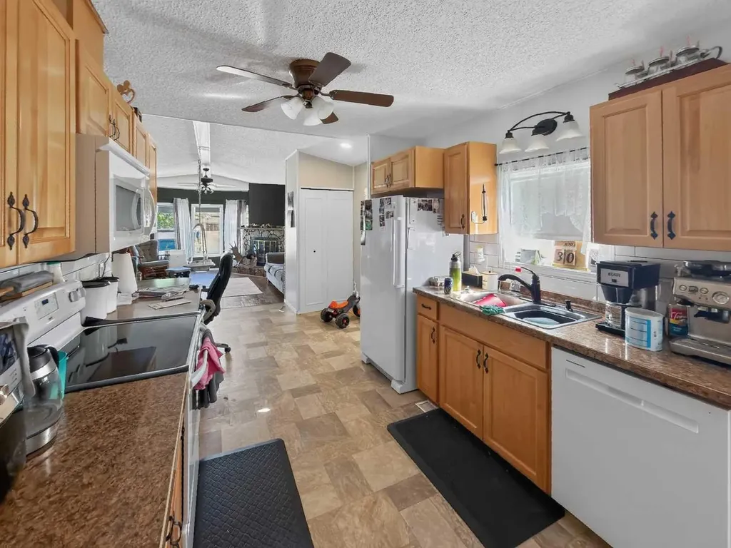 10201 104 Avenue La Crete AB T0H 2H0