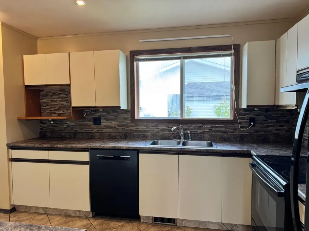 11300 110 Avenue Crescent Fairview AB T0H 1L0