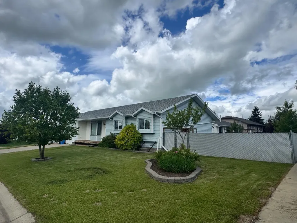 11300 110 Avenue Crescent Fairview AB T0H 1L0