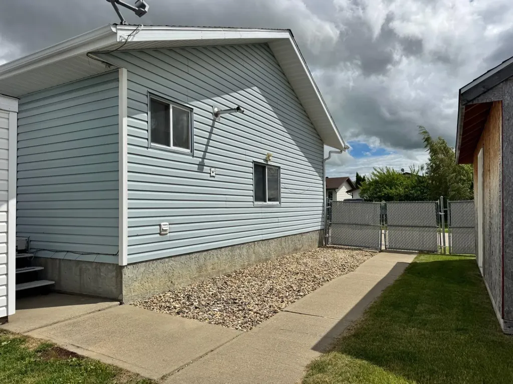 11300 110 Avenue Crescent Fairview AB T0H 1L0